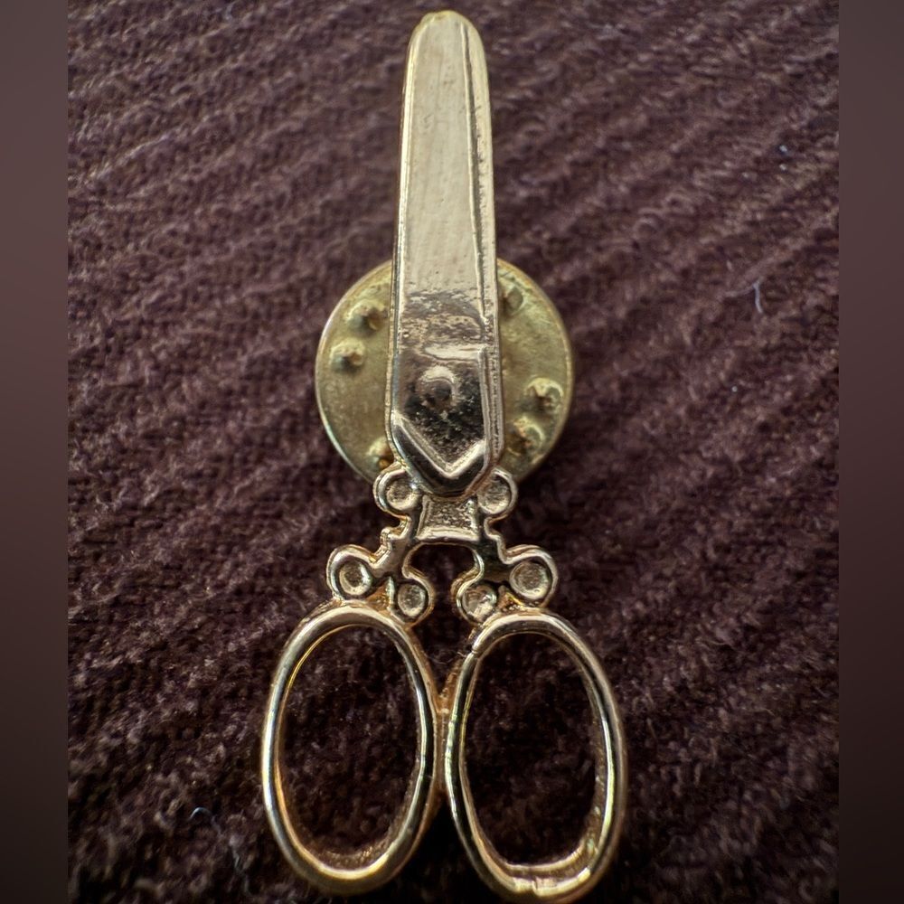Vintage Gold-Tone Scissors Pin – Made in USA - Picture 6 of 17
